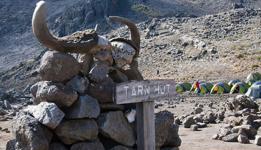 Mount_Kilimanjaro_Campsite_Tarn_Hut