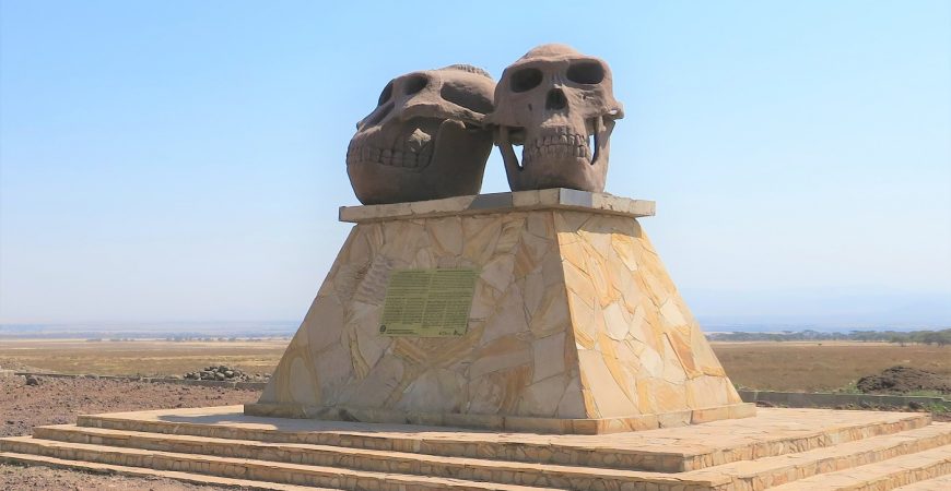 Olduvai_gorge_gate_web